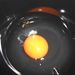 Mielőtt elkeverem a tojást a liszttel, megnézem, hogy minden rendben van-e vele és a „kiscsibe” kezdeményt is mindig eltávolítom.
