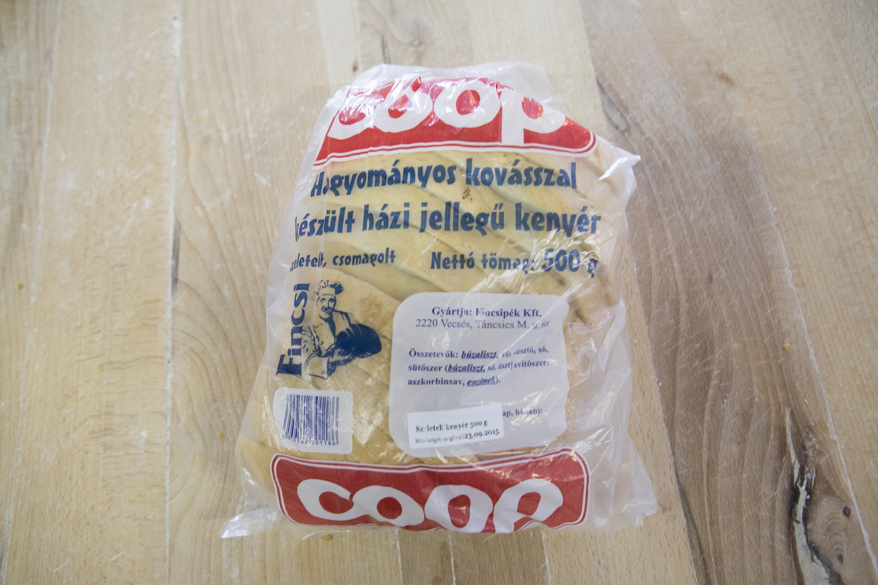A neve alapján a Coop kenyere vonzónak tűnik, az összetevők alapján viszont pont olyan ipari mint a többi. 