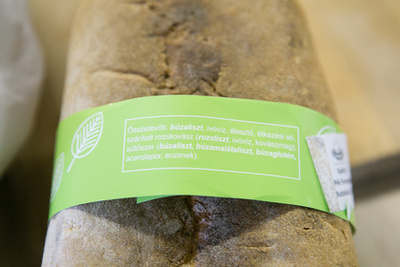 A neve alapján a Coop kenyere vonzónak tűnik, az összetevők alapján viszont pont olyan ipari mint a többi. 