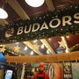 A Budaörsi Halpiac standján 3200-ért betolhatunk egy lazacot, plusz 600 a köret. Vásárban, nem étteremben. 