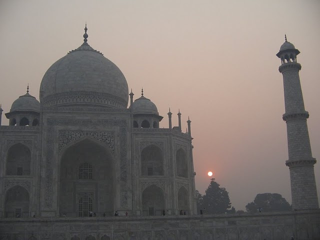 Taj Mahal (részlet), tömeg reggel 6-kor, nyitáskor