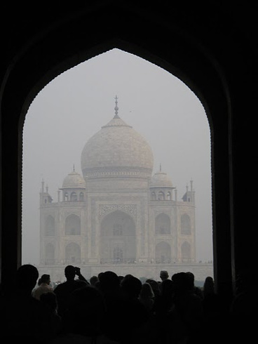 Taj Mahal (részlet), tömeg reggel 6-kor, nyitáskor