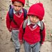 Iskolából hazatartó fiúk (Annapurna régió, Nepál)