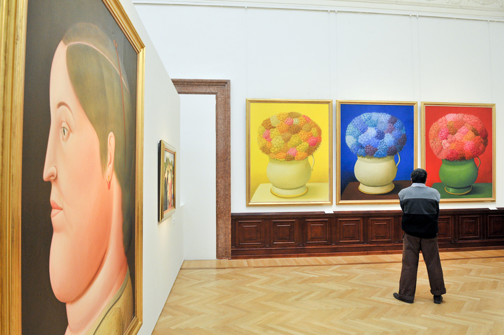 A művész, Fernando Botero egyik képe előtt