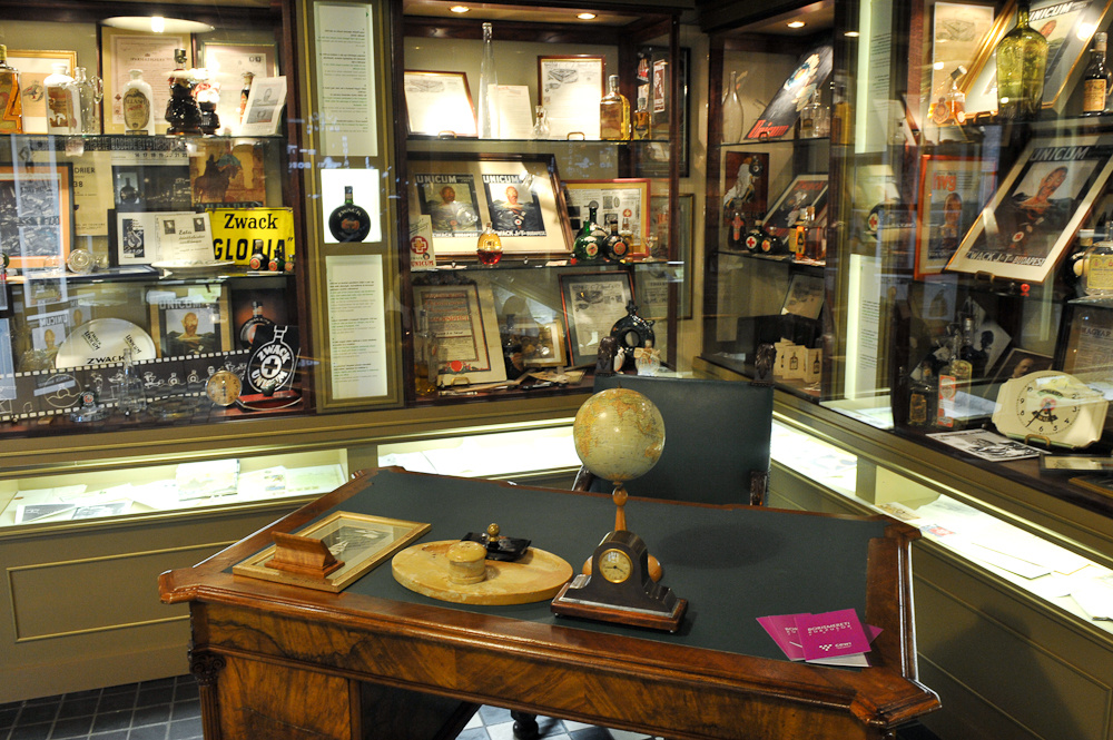 Az ország legnagyobb miniüveg gyűjteménye is megtekinthető a múzeumban. 