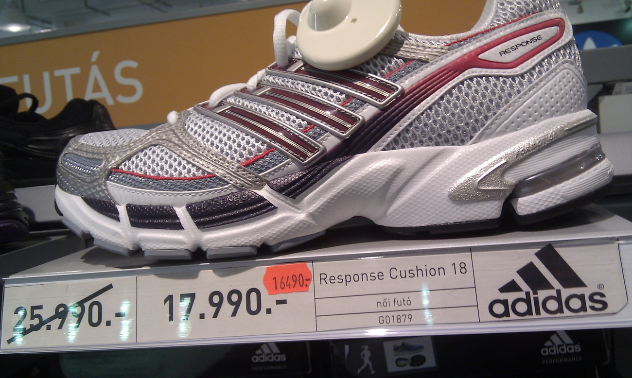 A Hervis szerint ez a Reebok cipő hihetetlen jó áron van. Szerintünk nem...