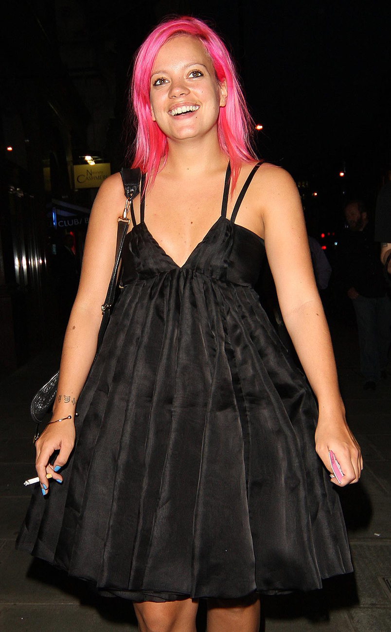 Kelly Osbourne hamu színnel kombinálta a pinket