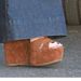 Alba cipője közelről: ez sem egy kecses darab