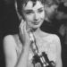 Audrey Hepburn Oscar-díja a Római Vakációért.  