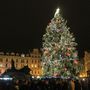 A prágai karácsonyi vásáron felállított fa.