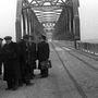 1951, Dunaföldvár, az újjáépített Beszédes József híd avatása december 23-án Fortepan / UVATERV