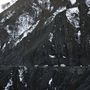 A Himalája nyugati részén, az indiai Zoji La-hágóra elég csak ránézni. A 443 kilométer hosszan kanyargó, 3528 méter magasan futó, keskeny út szinte egész télen használhatatlan, de még rossz idő sem kell ahhoz, hogy veszélyes legyen