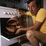 1980: Antal Imre nyaralójának konyhája olyan jól felszerelt volt, hogy a népszerű römertopf is megtalálható volt benne, amiből még talán otthon is lapul ma is egy