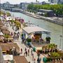  Idén július 4. és augusztus 10. között a Brüsszel-Charleroi csatorna partján látogatható a Bruxelles les Bains