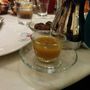 Ilyen az arab kávé, amely sáfránnyal, kardamommal és szegfűszeggel készül, és inkább olyan íze van mint a teának.