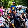 457 000 fogyatékkal élő él Magyarországon. Ha pedig ehhez.hozzászámoljuk hozzátartozóikat, családtagjaikat, barátaikat és ismerőseiket, akkor kb. 1,8 millió embert közvetlenül érint a fogyatékossággal élők helyzete.
