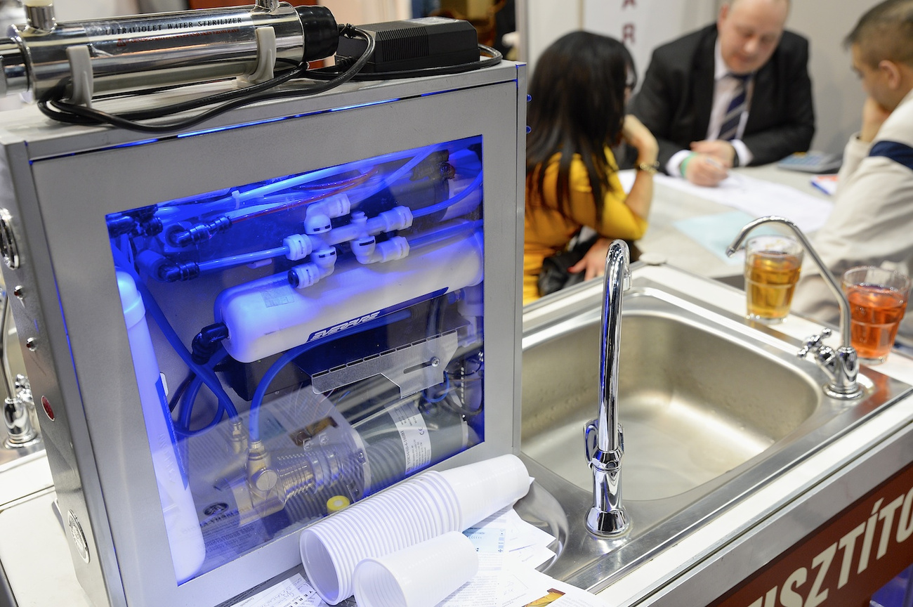 Ez a mosogatógép pedig rendelkezik egy olyan ECO programmal, amely mindössze 6 literrel elmosogat. Az ára 219 ezer, de akciósan már 183 ezer forintért is lehet rendelni