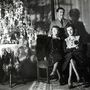 1947, a háború után: karácsonyfa és családi póz