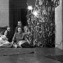 Bájos családi fotó, annak minden sajátosságával: karácsonyfa, család, parketta 1959-ben