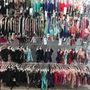 Calzedonia: Sok az ötvenszázalékos bikini, felsőket 6500 forintért láttunk, de vannak olcsóbb és drágább darabok is. 