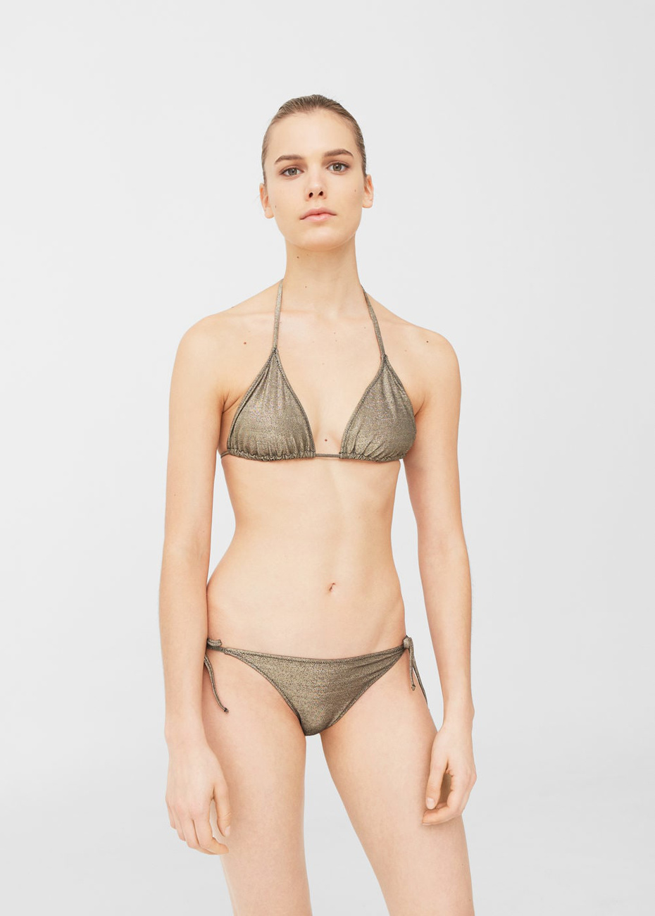 A horgolt bikini is 32 euróba, kb.9985 forintba kerül az asos.com oldalán.



