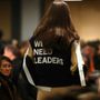 'We Need Leaders' feliratos kabát a Public School kollekciójában.