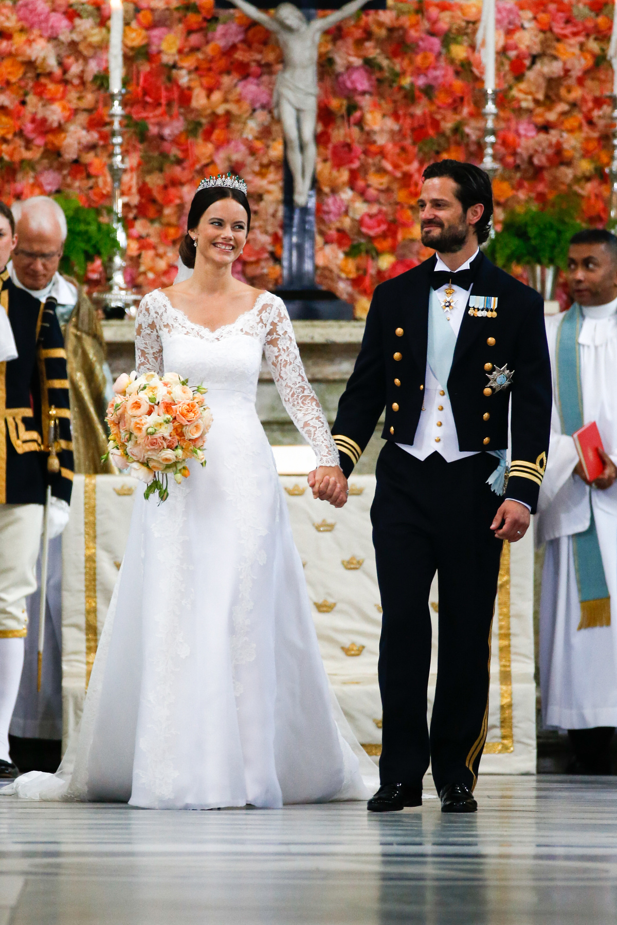 Szonja norvég királyné és V.Harald norvég király 80. születésnapján viselte ezt az Alexis által tervezett maxiruhát, ami 792 dollárba, körülbelül 218 ezer forintba kerül az üzletekben.


