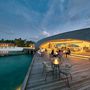 Szintén bár és étterem kategóriában indul a díjért a Maldív-szigeteken található The Whale Bar. A hatalmas, bálnára és kagylóra egyszerre emlékeztető bárt a Wow Architects és a Warner Wong Design közösen tervezték meg.