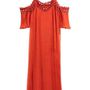A H&M-ben 12.990 forintot kérnek egy ilyen vállrésznél kivágott piros ruháért.