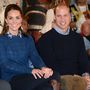 A stylist szerint ezen a kanadai eseményen a pár egy kicsit túltolta az összeöltözést és talán egy blézer vagy kardigán jobban működött volna Katalin hercegnén ebben az esetben. Szerintünk jól mutatnak együtt a kockás ingben és a fölé vett kék pulóverben.