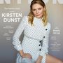 Kirsten Dunst visszafogott pöttyösben ücsörög a Nylon elején.
