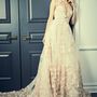 Romona Keveza is beépítette menyasszonyi ruha kollekciójába a pasztell rózsaszínt.