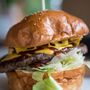 Klasszik burger a VI: Food Truck showról.