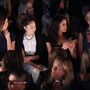 Giuliana Rancic, a sztárstylist, Monica Rose, Meghan Markle és Petra Nemcova ülnek egymás mellett a New York-i divathéten az Herve Leger By MAX AZRIA 2014-es tavaszi-nyári kollekciójának bemutatóján.
