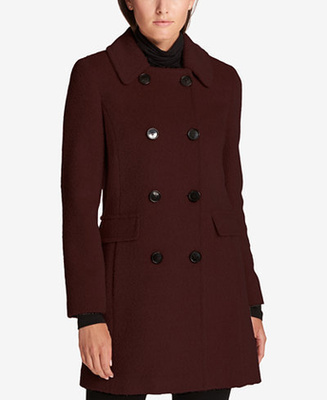 A H&M-ben 12.990 forintba kerül a burgundi színű kabát.