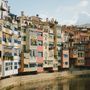 Girona belvárosának látképe, kissé „firenzés” beütéssel.