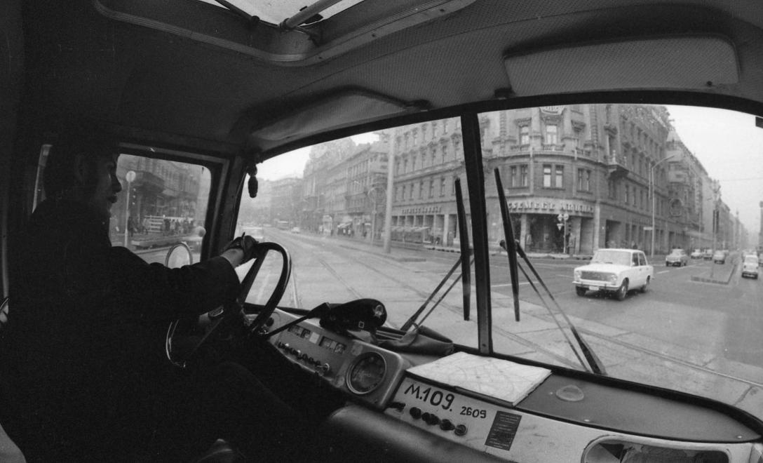 Üllői út – Nagykörút kereszteződés, szemben az egykori Kilián laktanya épülete, 1990.