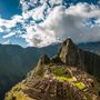 Machu Picchu Elzarándokolni az Andokban megbújó Machu Picchuhoz, az inkák elveszett városához minden túrázó vágya. Mégis a turisták azok, akik majd a vesztét okozzák. 
