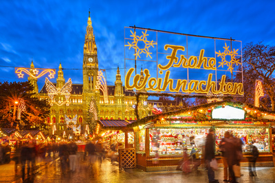 A szintén franciaországi Metzben egyből hat karácsonyi vásár közül választhatsz. Itt is van minden, ami csak szem-szájnak ingere: óriáskerék, jégpálya, kézműves ajándékok, forralt bor, forró csoki és a legfinomabb mézeskalács, amivel valaha is dolgod volt. 