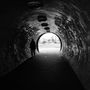Magányos gyalogos a Lánchíd lábánál lévő alagútban
