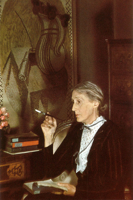 A valaha készült legbeszédesebb fotóportrék egyikét készítette el Freund Woolfról. Hangulatuk változó, a külső nyugalom átadja helyét a melankolikus önvizsgálatnak. Ezek az egyetlen színes fényképek az írónőről.