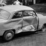E kép érdekessége, hogy a mai 7. kerületi Nefelejcs és István utcai kereszteződésnél, 1958-ban történt baleset épp a június 26-i balesetmentes napon történt: a Ford Taunus 15M a 78-as trolibusszal karambolozott