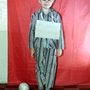 „Az iskola rabja vagyok” – olvasható az elítéltnek öltözött szentendrei iskolás jelmezén 1983-ban