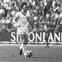 A Bayern München klasszisát, Franz Beckenbauert is messziről meg lehetett ismerni a hajáról, no és persze a kiváló játékáról
