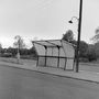 A gyermekvasút egyik megállója mellett, az Eötvös úton csúfoskodott ez a nyáron minden bizonnyal melegházként üzemelő megállónak nevezett műanyagbódé 1973-ban