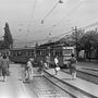 A tűző napon várakozhattak az utasok 1961-ben a Budafok kocsiszín előtti BHÉV megállóban