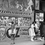 Az 1940-ben készült felvételen a 8. kerületi Corvin köz 2. látható – te felismernéd?