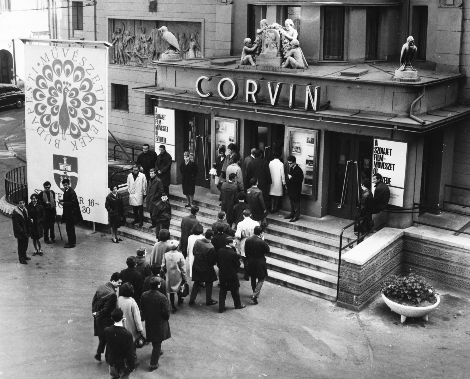 A már sokat emlegetett Corvin moziban 1990-ben már rettegni is lehetett 
