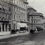 A József körút a Népszínház (a későbbi Nemzeti Színház) felé nézve. A felvétel 1893 körül készült