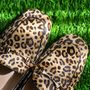 A loafer típusú lábbelik továbbra is velünk maradnak változatos színekben és különböző méretű díszítéssel és talpvastagsággal